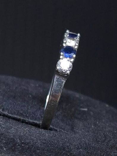 Vintage 9ct White Gold Blue & Clear Stone Eternity Ring  Size 53
