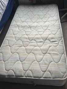Trundle bed