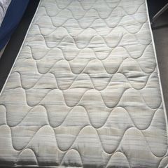 Trundle bed