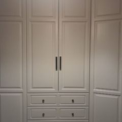 Wardrobe doors  and 2 lockers