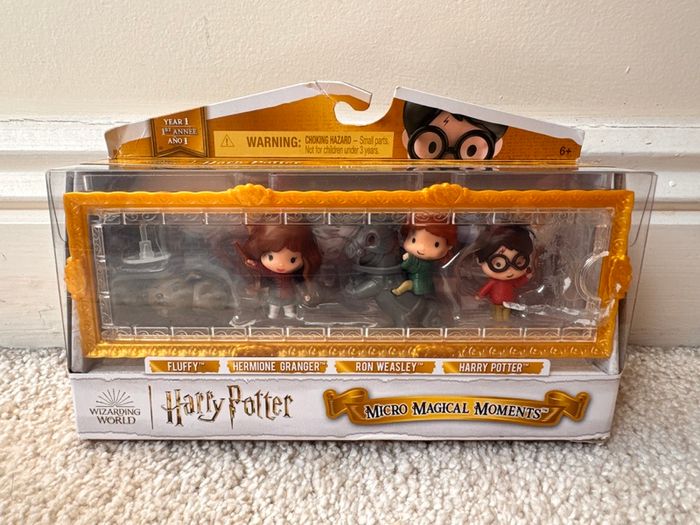 Harry Potter Micro Magical Moments Figures Ron Fluffy Hermione Mini Set Case Damaged Box Please see photos
