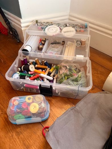 New Singer Sewing Machine & sewing kit