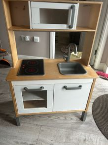 Toy kitchen