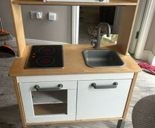 Toy kitchen