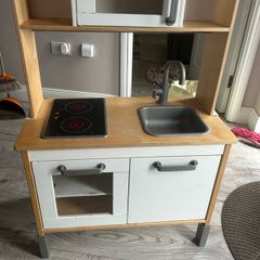 Toy kitchen