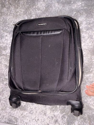 Samsonite Black Softside 4-Wheel Spinner Suitcase