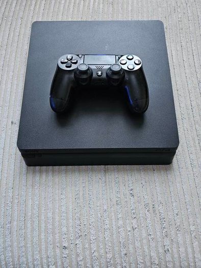 Playstation 4 PS4 Slim 500GB with Controller