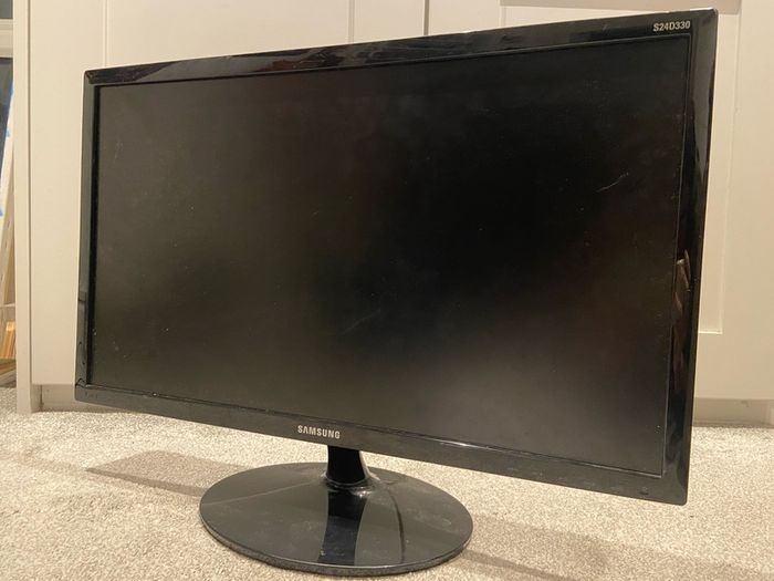 Samsung 24" LED Full HD Monitor S24D330H Office/Gaming 1920x1080 60Hz 1ms BJ44