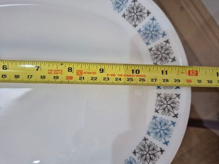 Vintage Mint Condition: Set Of 4 Jaj Pyrex "chelsea" Plates