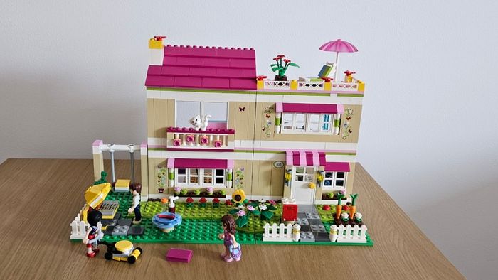 Lego Friends Olivia's House (3315) and green plate