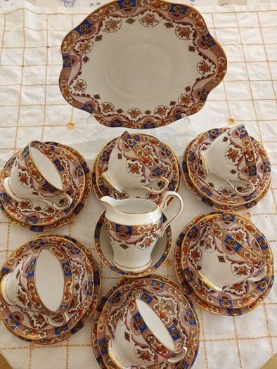 Royal Tara " Carina" 21 piece teaset