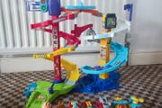 VTech Toot Toot Drivers twist and race two way tracks and 8 cars