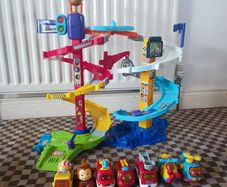 VTech Toot Toot Drivers twist and race two way tracks and 8 cars