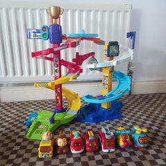 VTech Toot Toot Drivers twist and race two way tracks and 8 cars