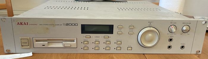 AKAI s2000 Sampler