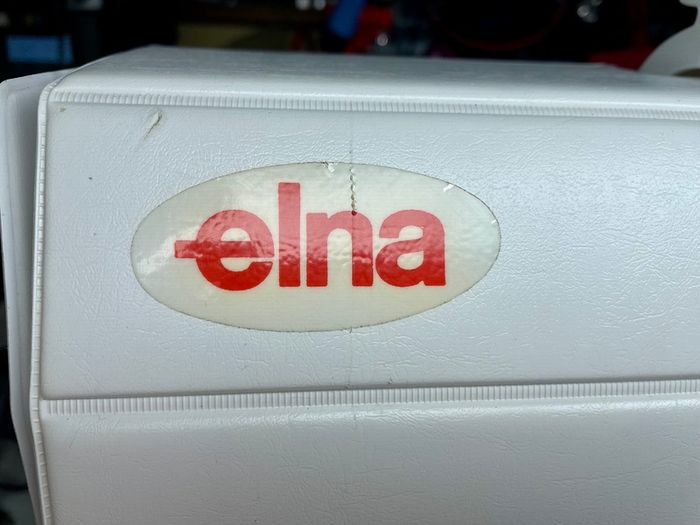 ELNA Diva 8000 Sewing machine - Serviced - Excellent condition - Swiss manufactured quality machine