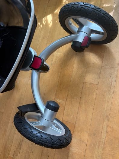 Silver Cross Surf Pram ( Canopy/Top-hood is missing)