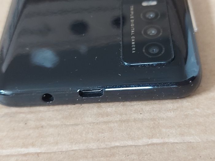 Y30S mobile Phone, 8GB, in excellent like new condition