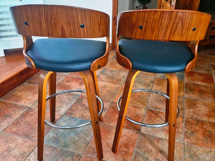 Bar stools in perfect condition