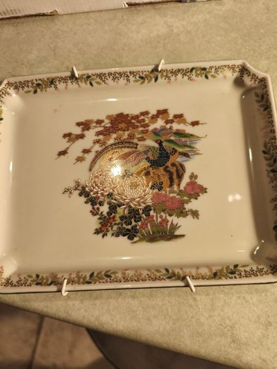 Hand painted japanese satsuma AS HANGING PLATE  ceramic tray stamped. 20x15 cms.
