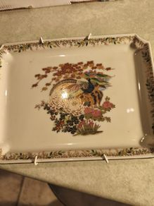Hand painted japanese satsuma AS HANGING PLATE  ceramic tray stamped. 20x15 cms.