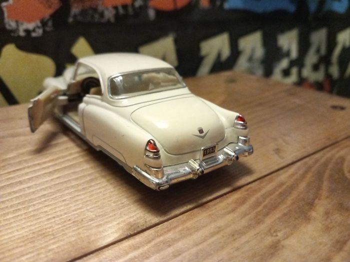 Kinsmart 1953 Cadillac Series 62 Coupe 1:43 Scale Die-cast Car kids children gift present Collectable play