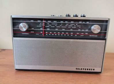 Vintage Radio. German Telefunken Banjo Automatic 3o1