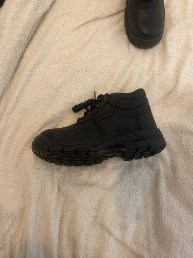 arco essentials safety boots