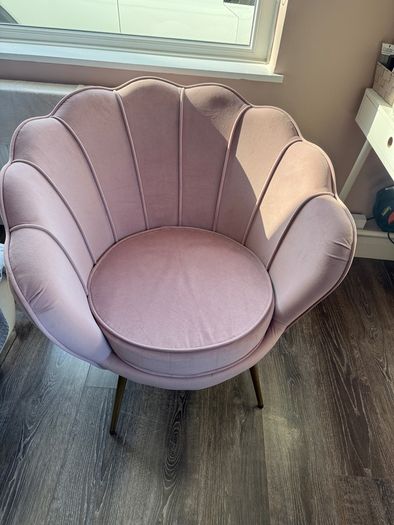 Pink velvet shell chair