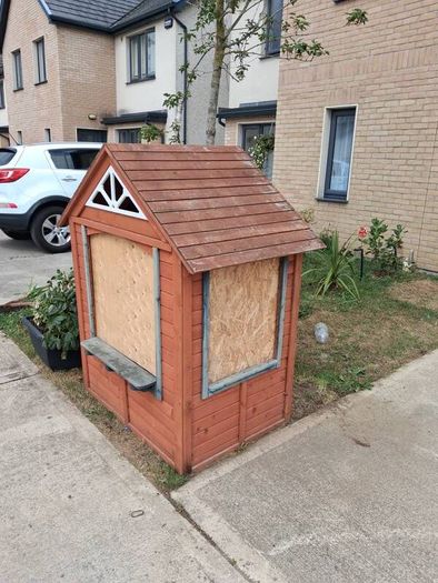 kids outdoor playhouse