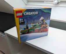 LEGO 40700 Christmas train set.