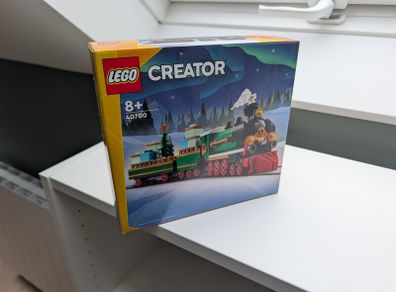 LEGO 40700 Christmas train set.