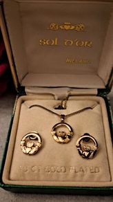 Vintage 18ct gold plated claddagh set