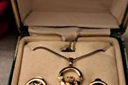 Vintage 18ct gold plated claddagh set