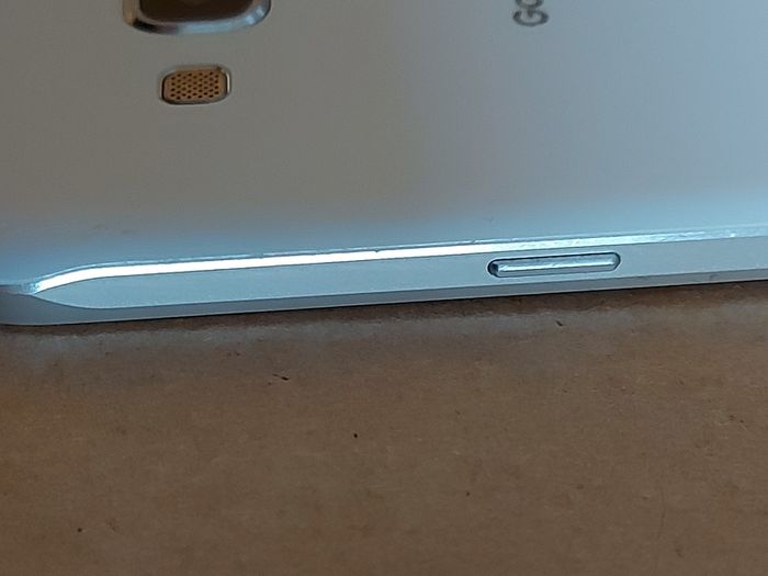 Samsung Galaxy A8, 32GB, 2GB Ram, Model SCV32, Android 7.0, in excellent cosmetic and working Condition