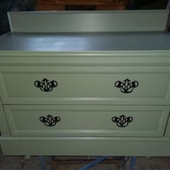 Chest of drawers