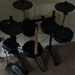 Electronic drum kit - Alesis Turbo Mesh