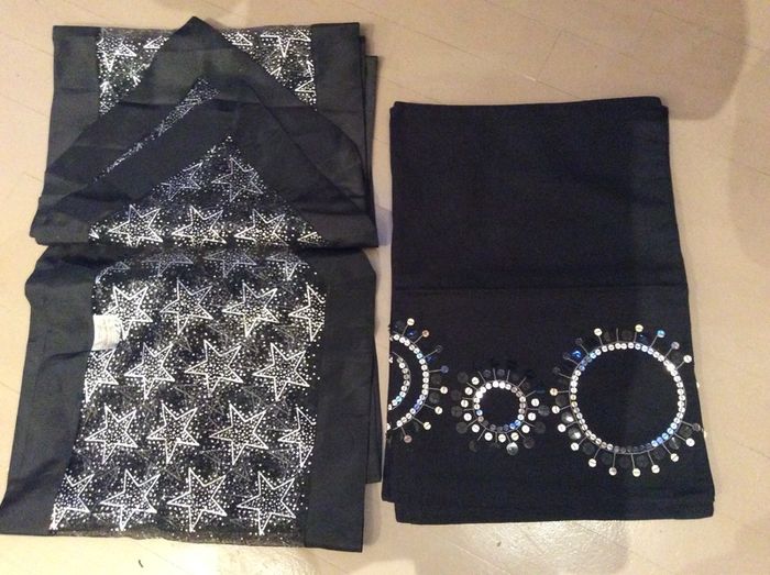 8 Place Mats & Matching Runners