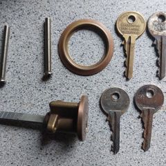 Yale Cylinder with 4 Keys