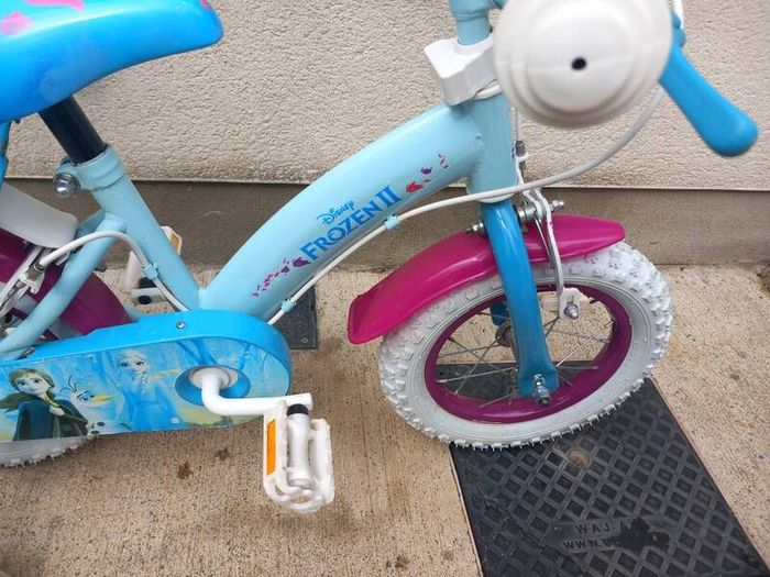Kids frozen bike size 12 inch wheels.