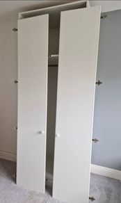 Built in wardrobe + extra door with a different width