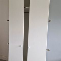 Built in wardrobe + extra door with a different width