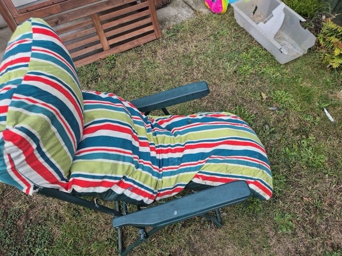 2 garden deck chairs
