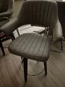 2 Bar stools