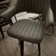2 Bar stools