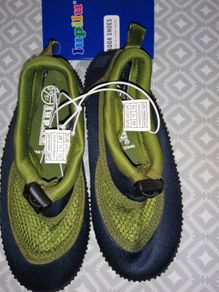 kids aqua shoes (new)
