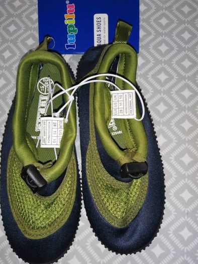 kids aqua shoes (new)