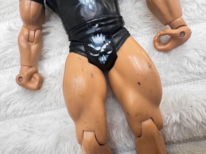 WWE Jakks 2003 Ruthless Aggression TRIPLE H Wrestling Action Figure Used Left hand is too loose  or probably broken something sounds inside like a rattle Please see photos