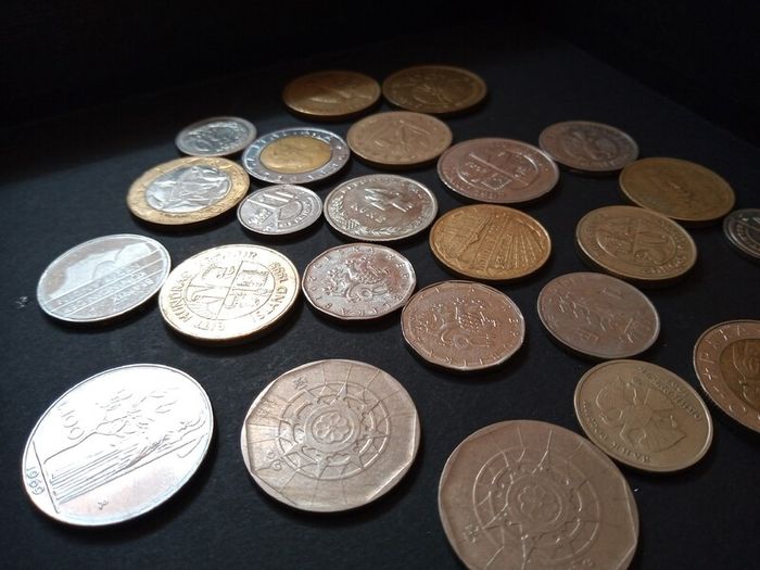 Collection of 23 international coins