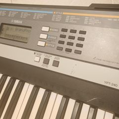 Yamaha YPT 240 Keyboard